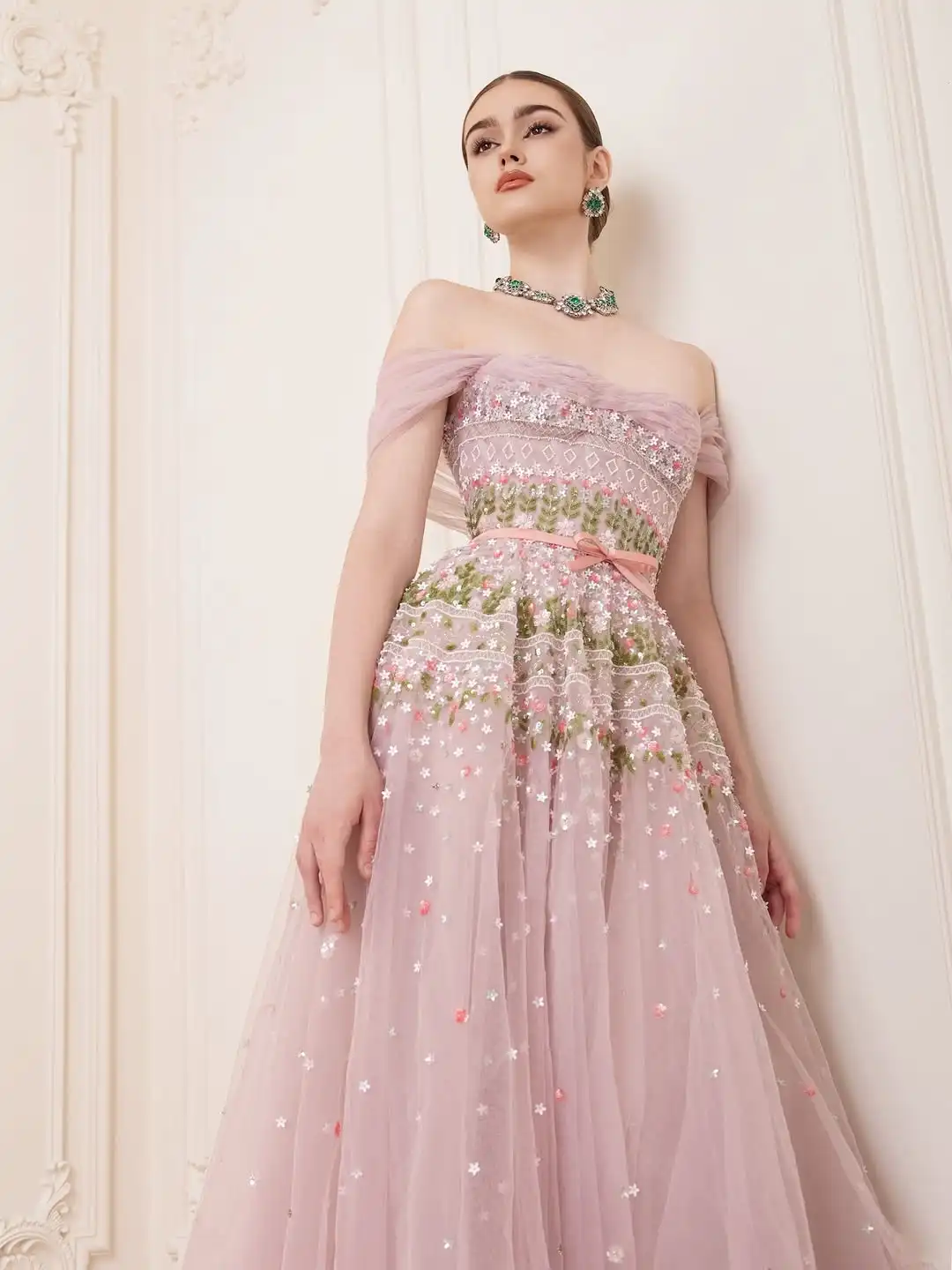 تصميم جديد مثير قبالة الكتف زهرة الجنية مساء اللباس الأنيق المتدرج تول ألف خط فستان الأميرة مع وشاح القوس