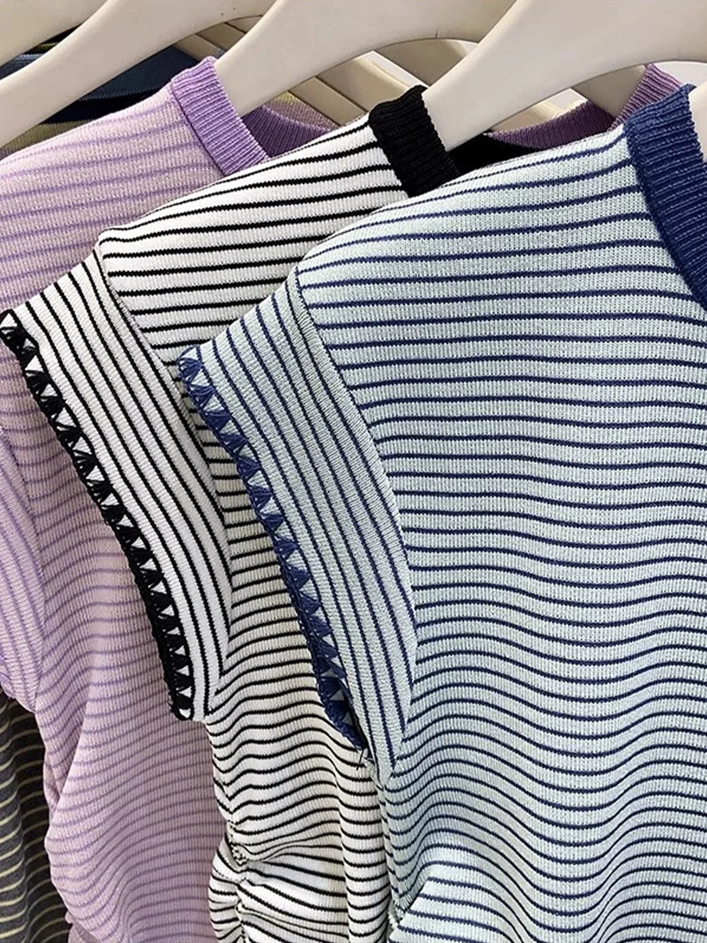 

Korean Sle Knitted Color Blo Striped T-irt Women's Summer New Folded Top Faionable And Sli Poem Art Lin