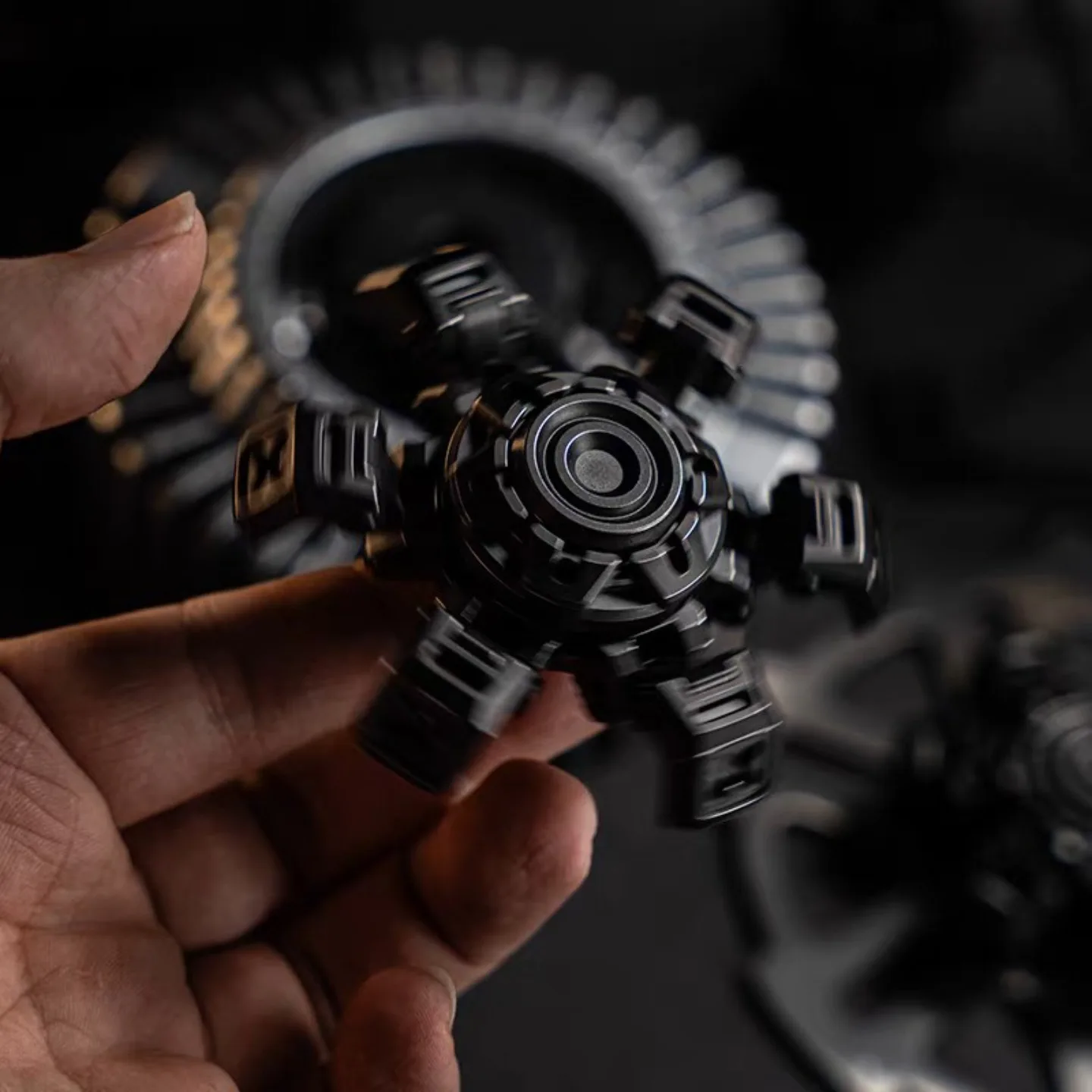 Giocattolo da tavolo di decompressione Fidget Spinner con apertura dell'armatura meccanica a sei pagine in metallo Machinarium X EDC