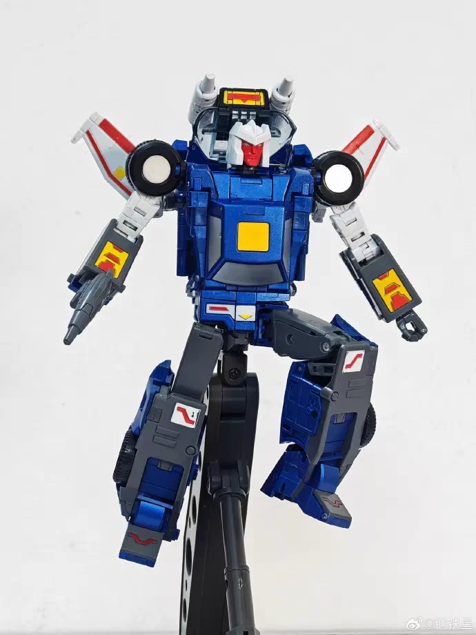 在庫あり 変身 ST-02 ST02 タイヤトラッカー ロボット アクションフィギュア モデル スタチュー コレクタブルトイ 子供向け クリスマスギフト