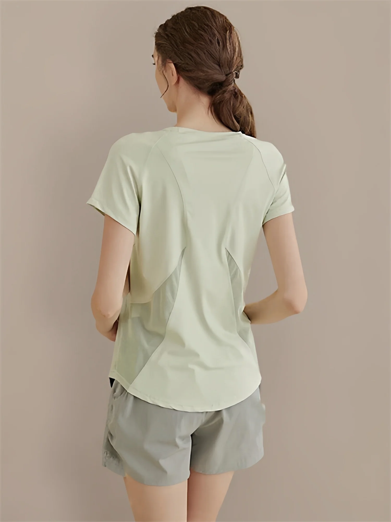 

Women's Yoga Sportswear Short Sleeve Mesh Patchwork Loose Quick Dry Running Fitness T-Shirt Top Breathable Moisture Wicking