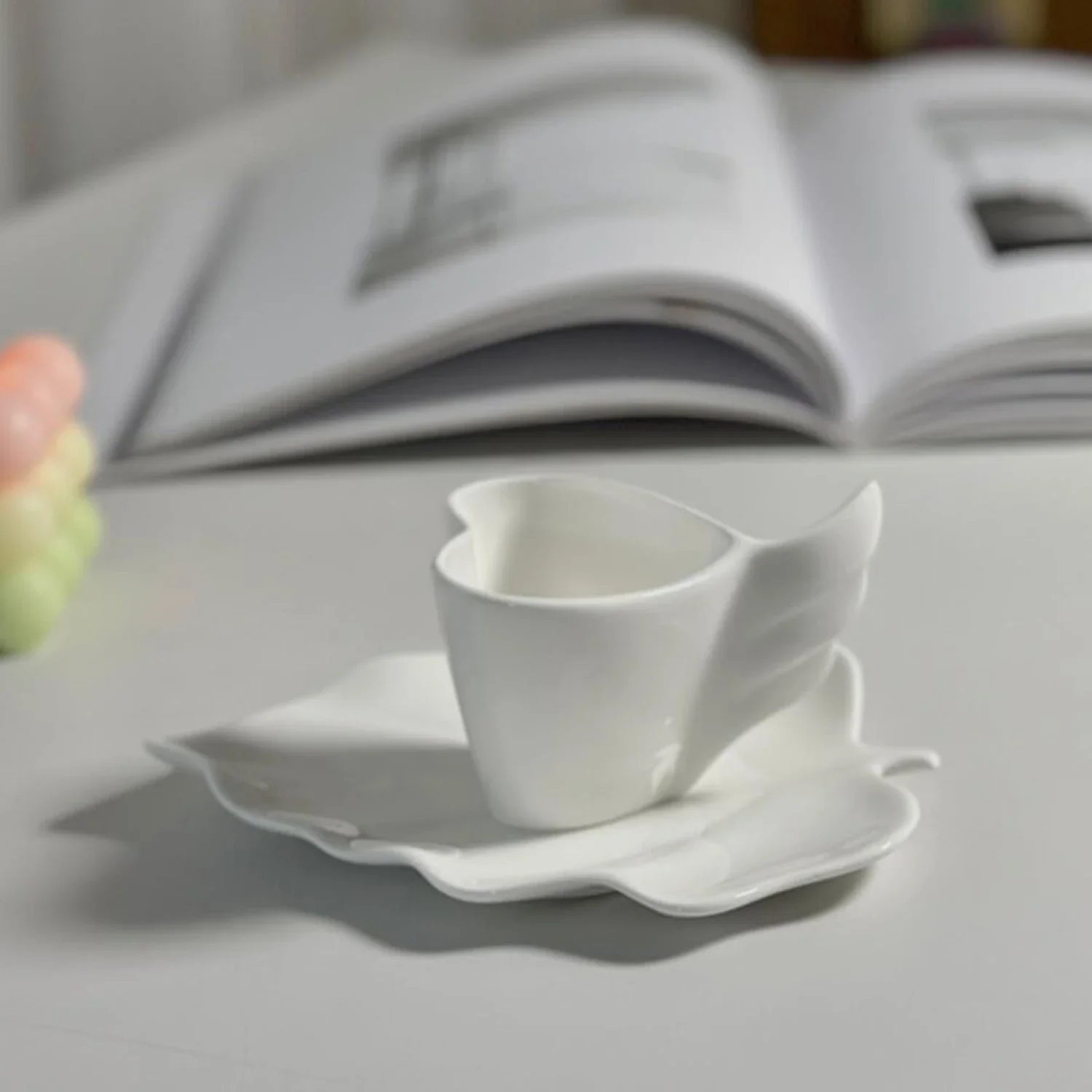 ابدأ يومك على اليمين مع كوب قهوة فاخر وساحر على شكل قلب - المضافة المثالية لمطبخك. التعريفي آي