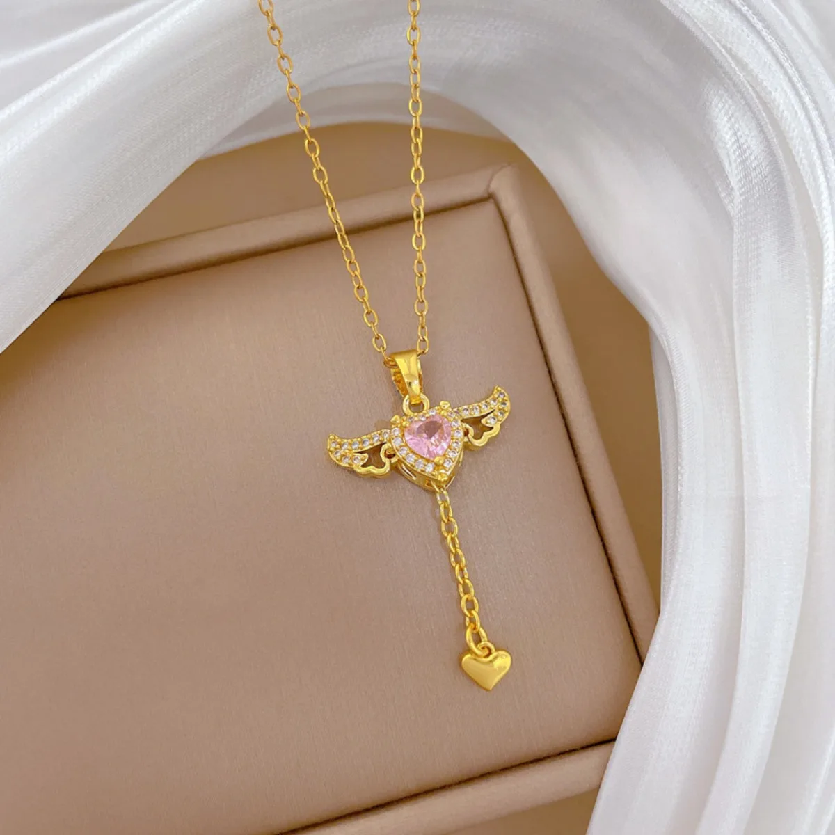 الحلو يمكن أن تتحرك القلب الزركون الوردي مع أجنحة شرابة قلادة القلائد للنساء الفتيات رومانسية الفولاذ المقاوم للصدأ سلسلة مجوهرات هدية