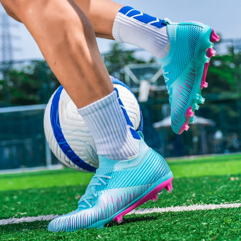 

Suitable for outdoor training, these new summer anti-slip, wear-resistant studded shoes are suitable for both men and women.