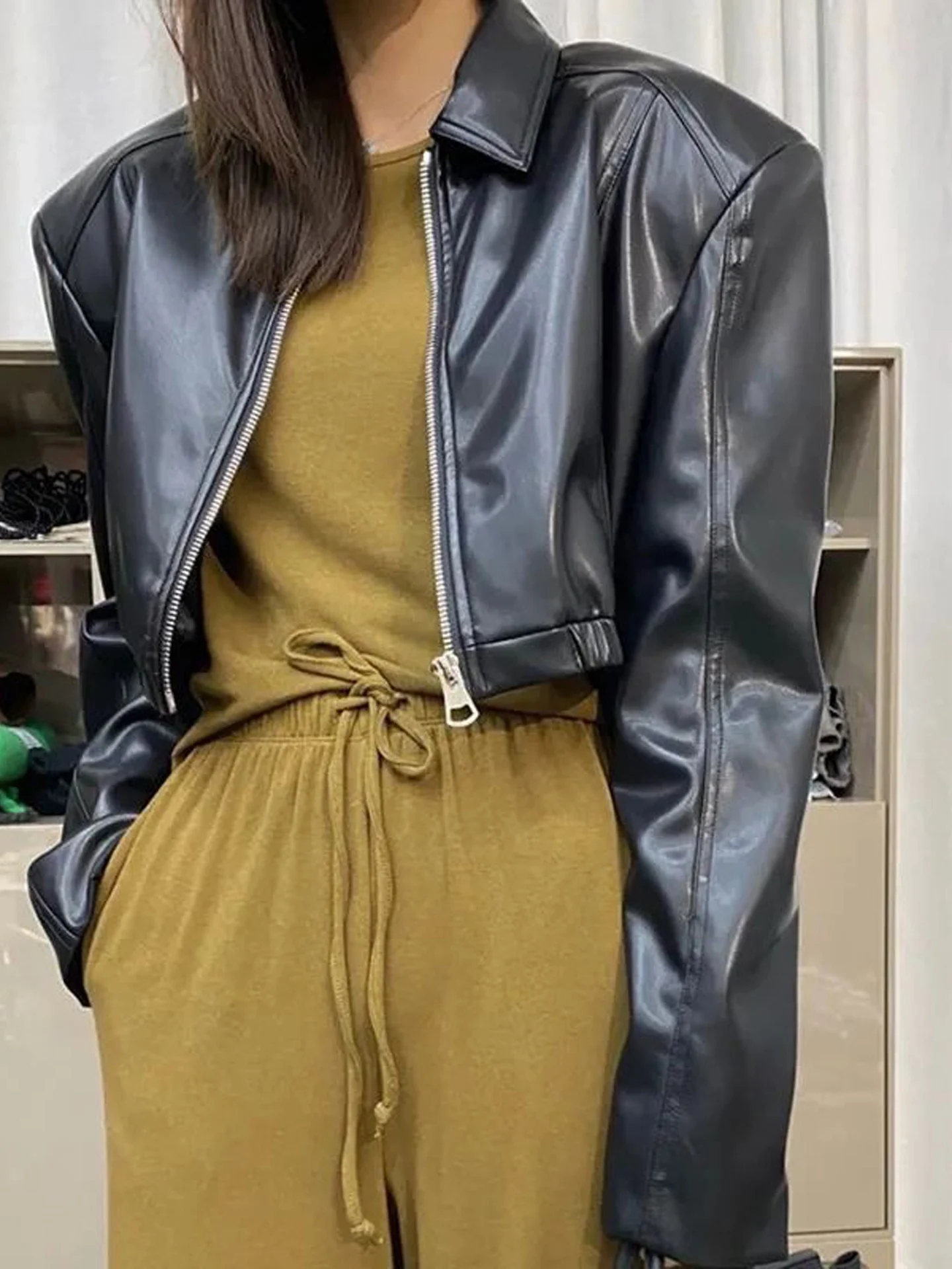Stylish Short Leather Jacket Women's Fashion Shoulder Padded High Waist Motorcycle Jacket Hot Girl Zipper Closure PU Leather