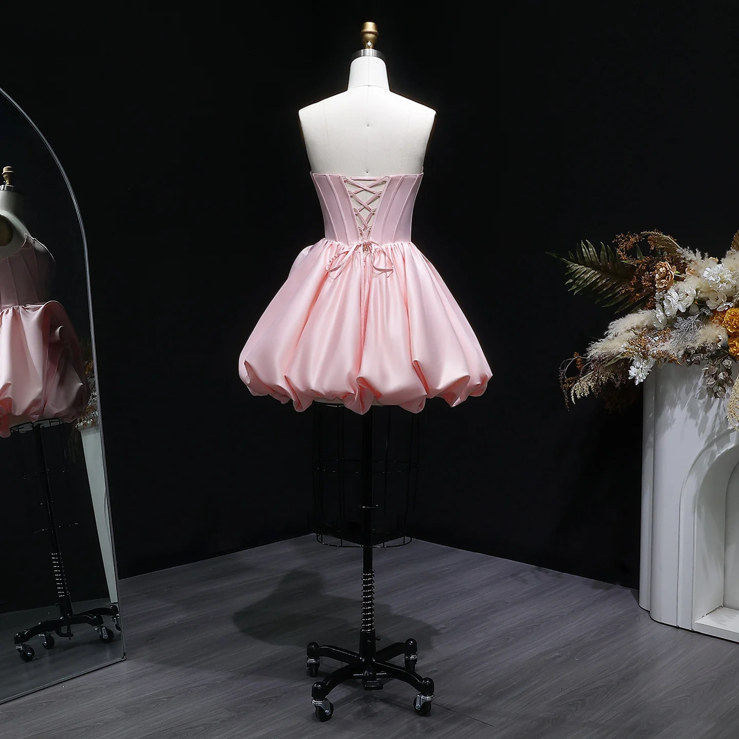 Sharon Said Rosa trägerloses 3D-Blumen-Homecoming-Kleid, plissiertes Korsett, Satin, Dubai, kurzes Cocktail-Abschlussball-Partykleid, RM139, maßgeschneidert – Detail 10