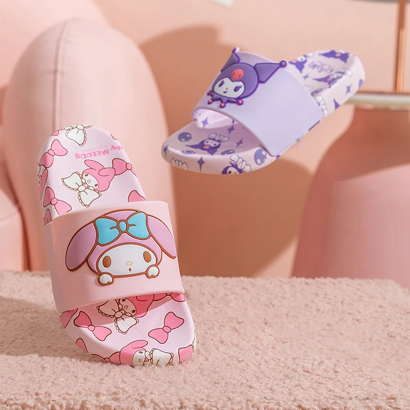 Sanrio Hello Kitty klapki na lato Kawaii Kuromi moja melodia Cinnamoroll Anime zewnętrzna łazienka plażowa antypoślizgowe sandały dla dziewczynek