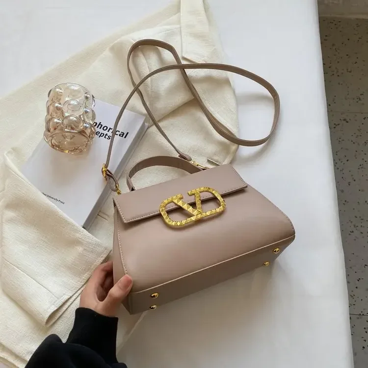 

2025 New Arrival! Women's Fashion-Forward Shoulder & Messenger Bag - Stylish Letter Design, Compact Square Shape