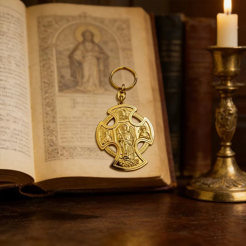 Vergoldeter katholisch-orthodoxer keltischer Kreuz-Schlüsselanhänger mit dem Erzengel Michael für Autoschlüssel, religiöses Amulett, christliches Geschenk – Detail 3