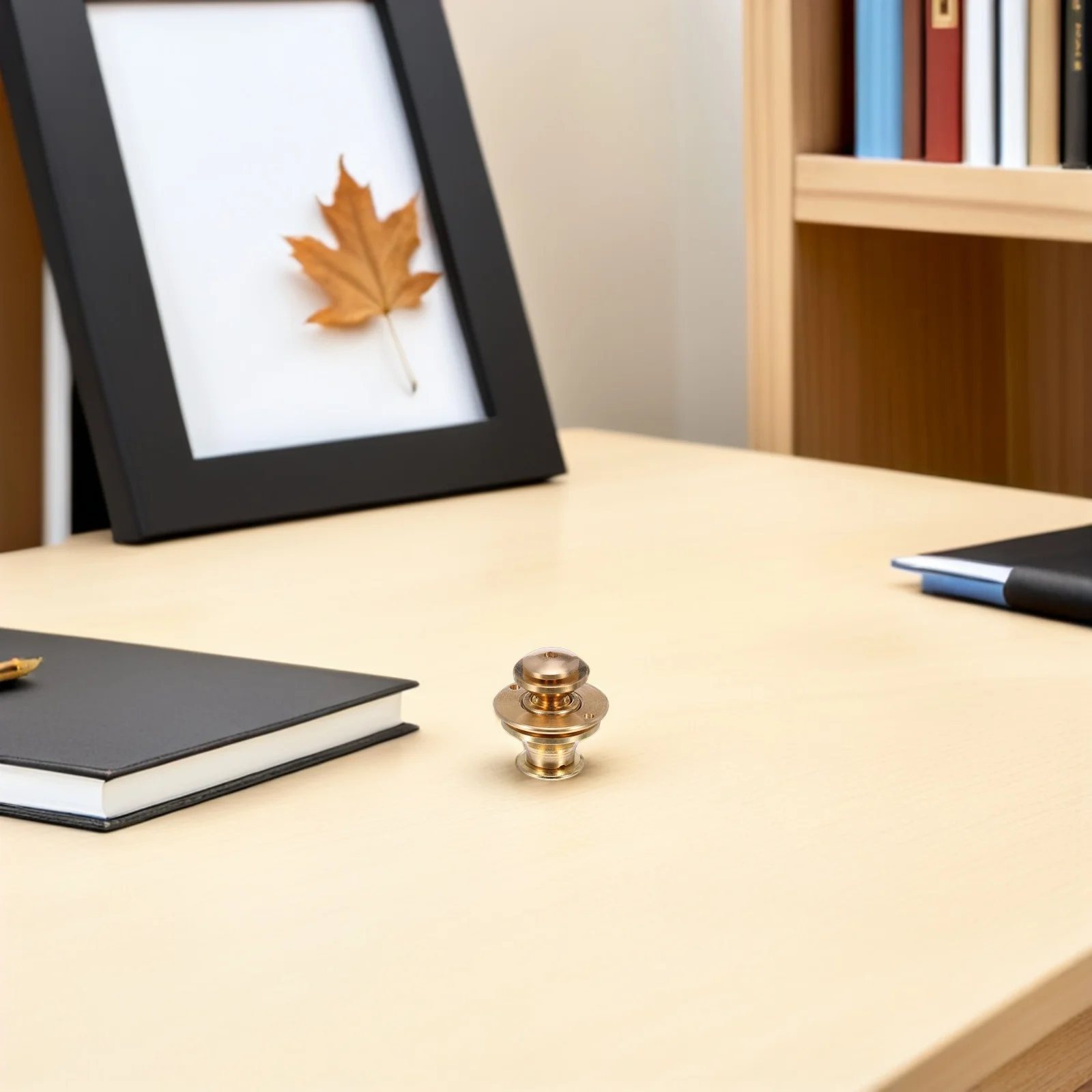 

Spring Snap for Bag Brass Bag Lock Fastener Small Size Smooth Surface Suitable for Handbags Shoulder Bags DIY Crafts Use