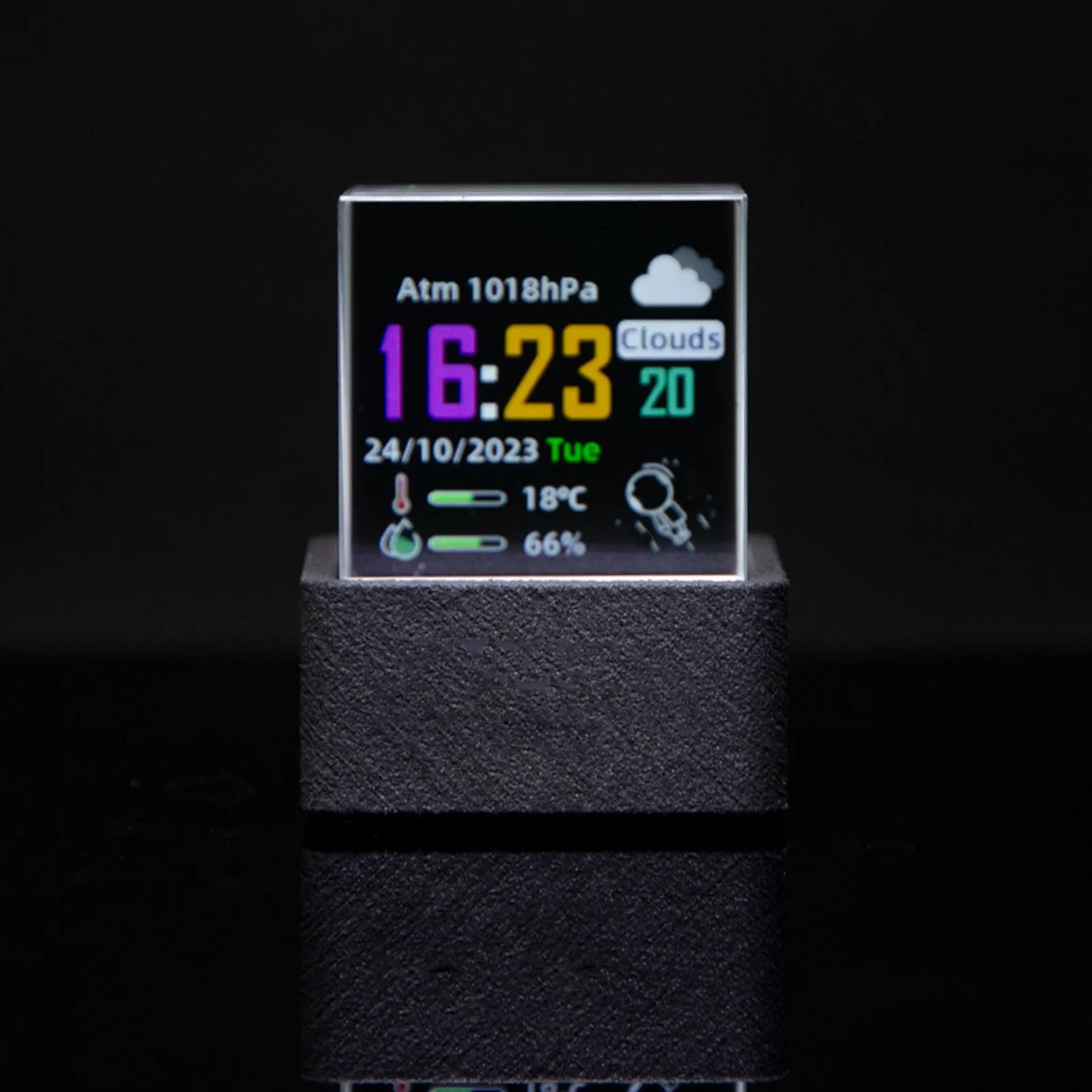 LED Holographic Crystal Cube 3D Photo Display Smart Weather Digital Clock for Desk Car Decoration GIF Animation Photo Album Play
