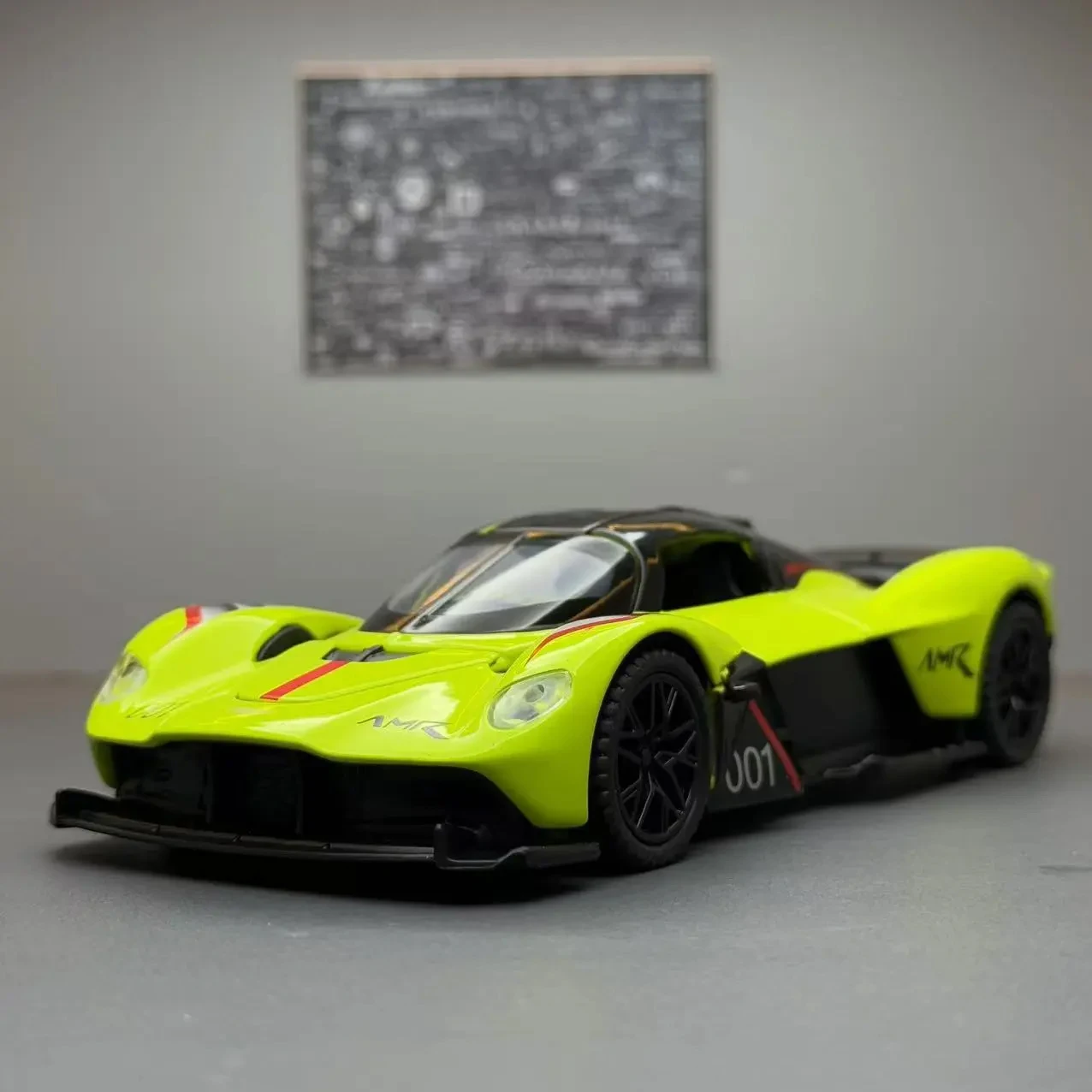 

Модель спортивного автомобиля Valkyrie из сплава в штучной упаковке 1:32, детская игрушечная машинка со звуком и подсветкой, праздничные подарки, игровой автомобиль для мальчиков