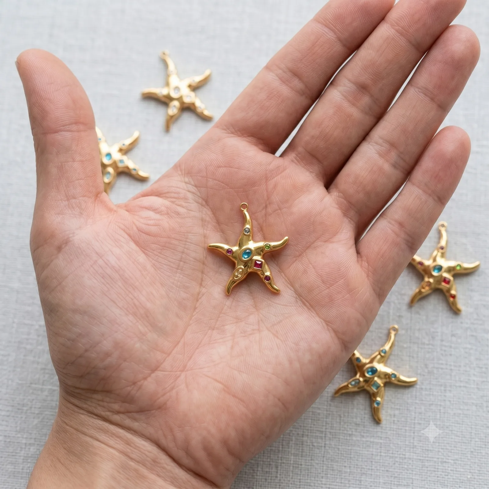 2 Stück wasserdichter Ozean-Schmuck aus 304 Edelstahl und Strass, 18 Karat vergoldete Seestern-Anhänger für die DIY-Herstellung, 3,2 cm x 2,8 cm – Detail 2