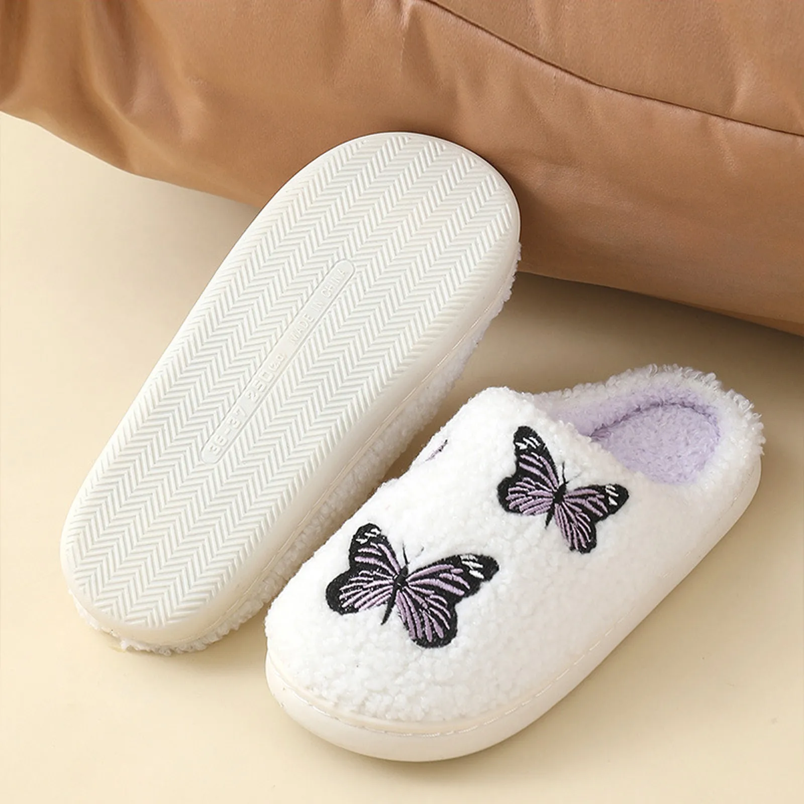 SHAJI Unisex Plüsch-Baumwoll-Hausschuhe mit Drei-Schmetterling-Stickerei, Warme TPR-Sohle, Rutschfeste Indoor-Hausschuhe für Herbst und Winter – Detail 9