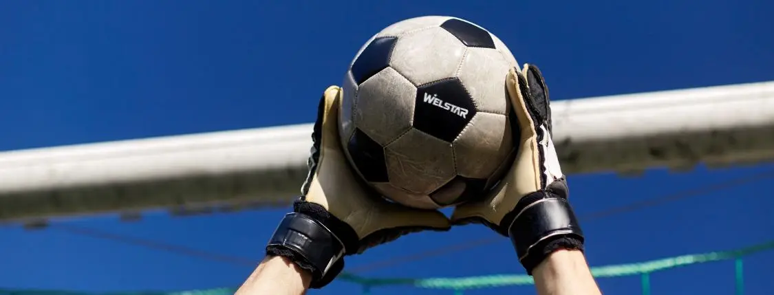 Balón de fútbol laminado térmico del tamaño 4 hecho del material durable de la PU