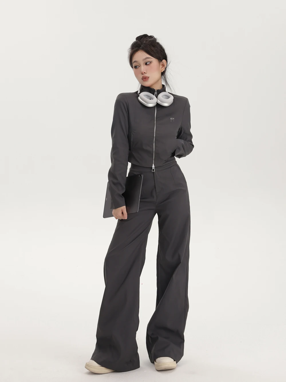 

Модный карбоновый комплект для женщин: весенние брюки с двойной молнией, утягивающим поясом и широкими штанинами, комплект из двух предметов от PEMPL