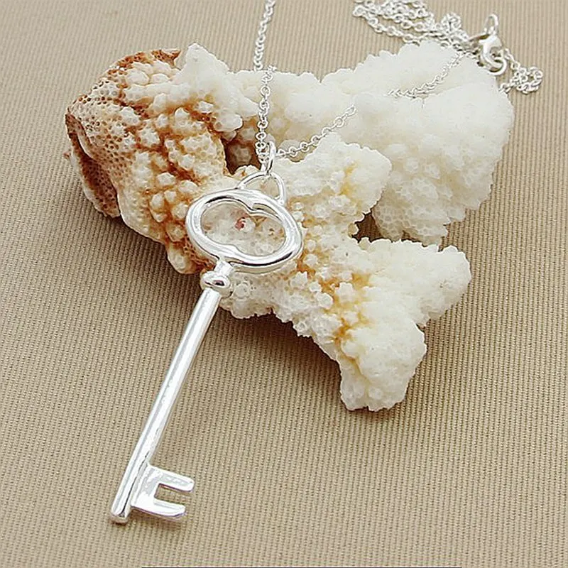 

925 Sterling Silver Round Key Pendant Necklace 18 Inch Chain For Woman Fashion Wedding Engagement Party Jewelry