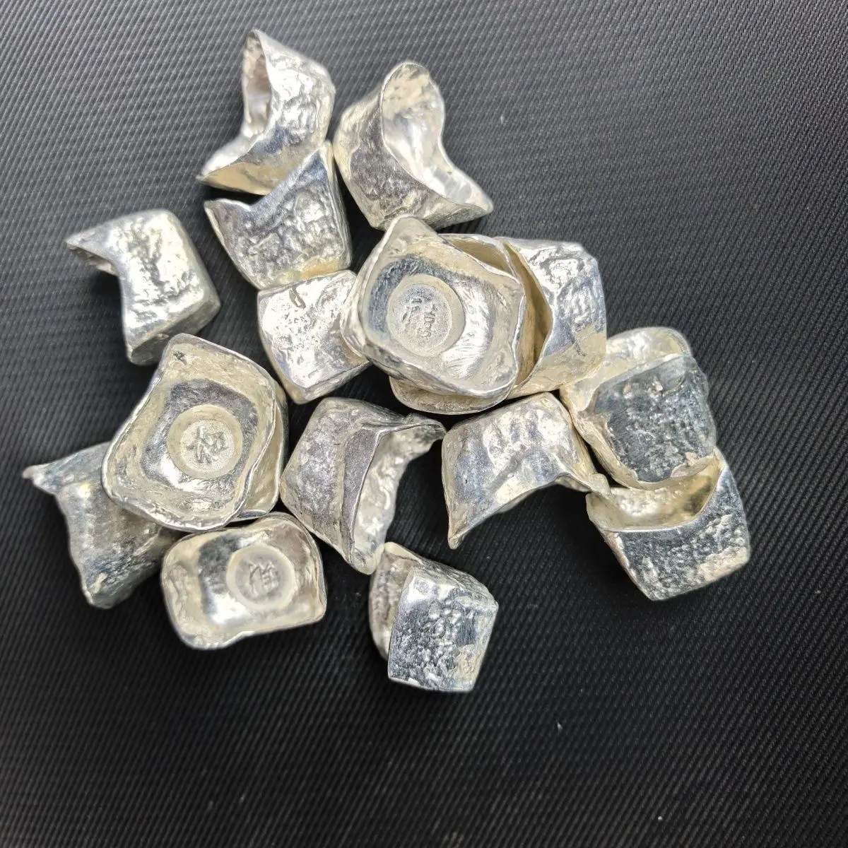 Antique cornucopia, broken silver, antique silver ingot, original silver, durable and does not change color, Random 1PCS.