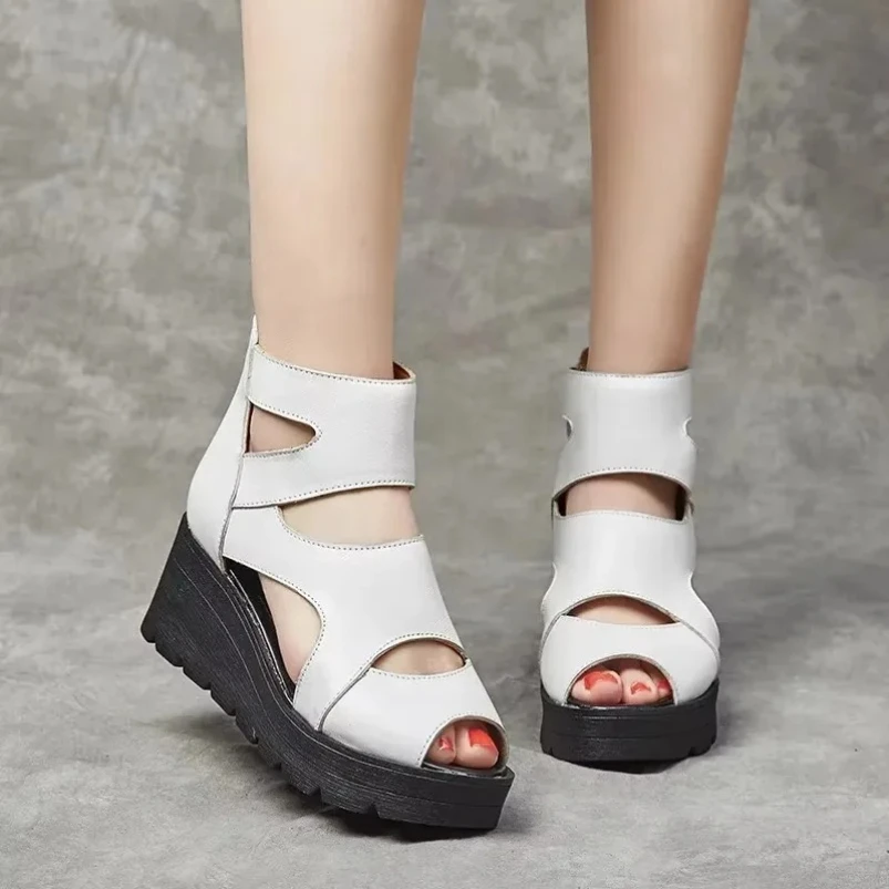 

2025 сандалии, женская новая летняя дышащая обувь, универсальные черные туфли на высоком каблуке с пряжкой и толстой подошвой на танкетке