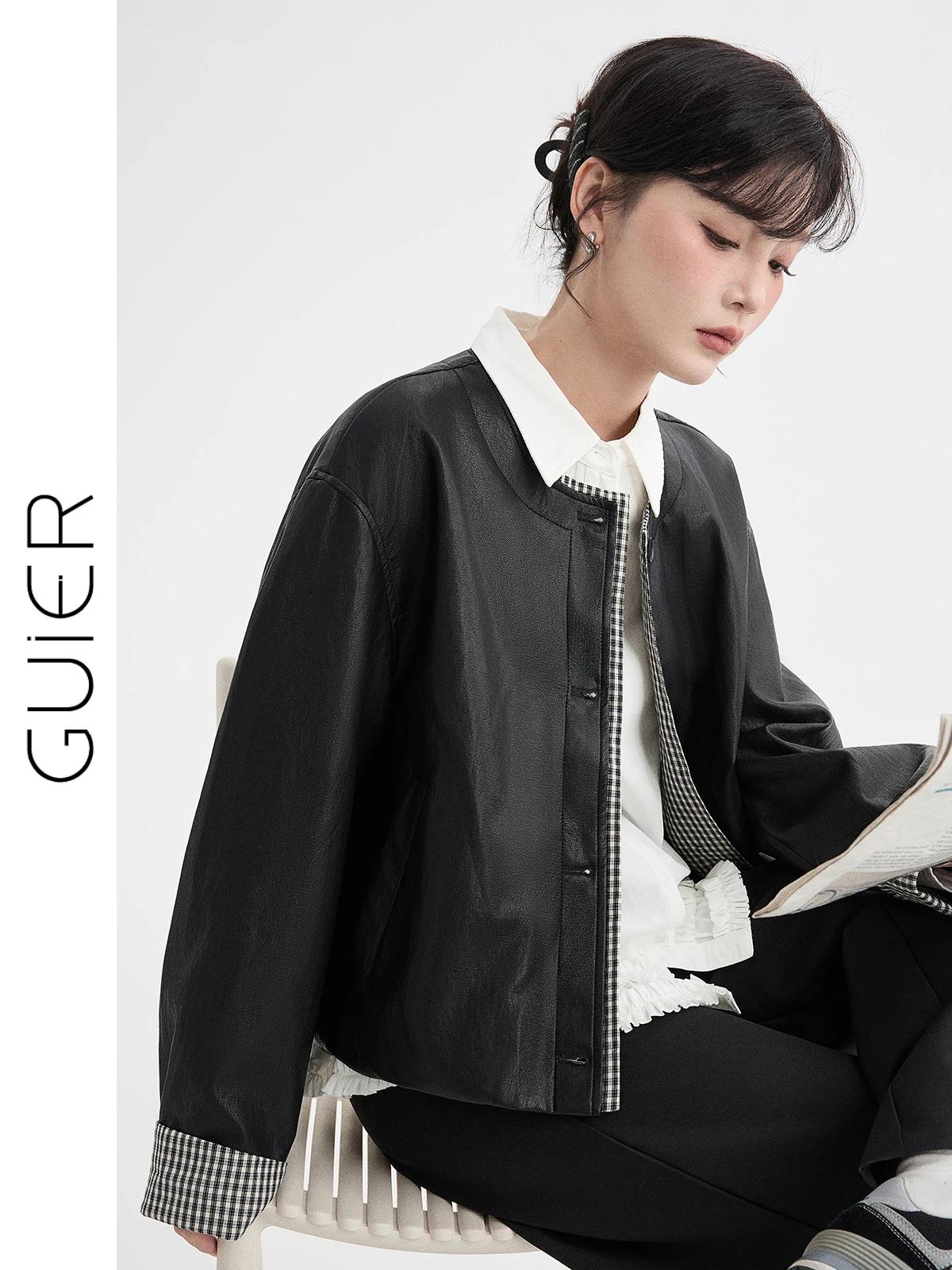 

Guier Women's Faux Two-Piece Leather Jaet round Ne Plaid Patchwork Spring 2026 New Sle Vintage Loose Fit ort Coat