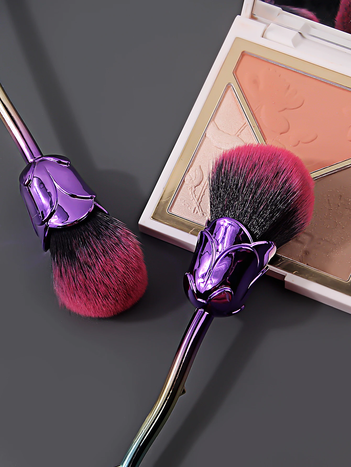 1PC high appearance level flower-shaped loose powder blush brush, facial soft bristle makeup brush, portable makeup tool