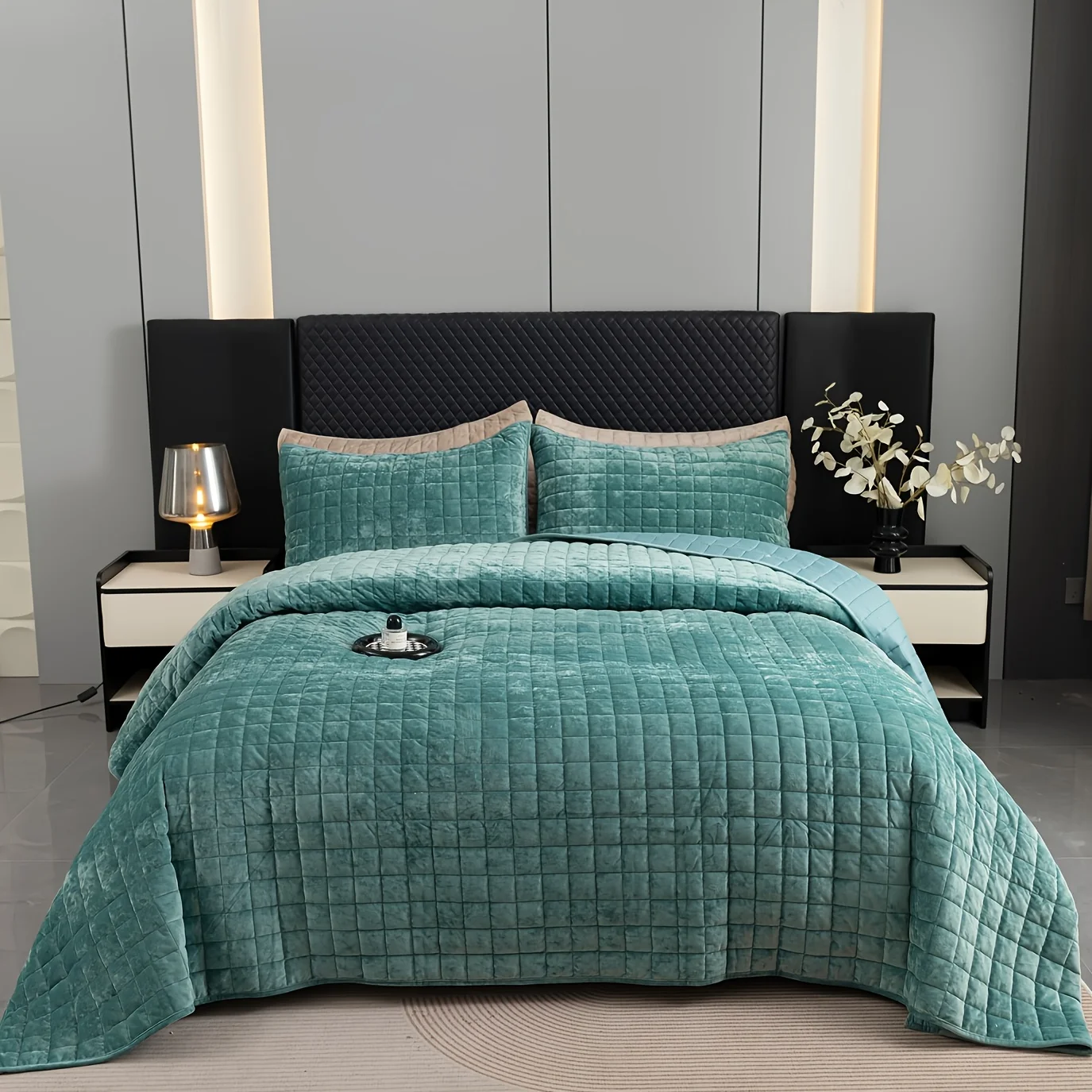 

3pcs Set Of Ultra Soft Velvet Bed Covers (1 Bed Cover, 2 Pillowcases, Without Pillow Core), Geometric Pattern Style, with Rich Small Bread Grid Texture, for Comfortable And Warm Bedroom And Room Decoration