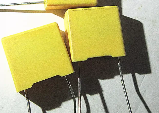 Direct-insertion capacitor X2 safety standard capacitor 275V 104K 0.1UF 100NF 15MM