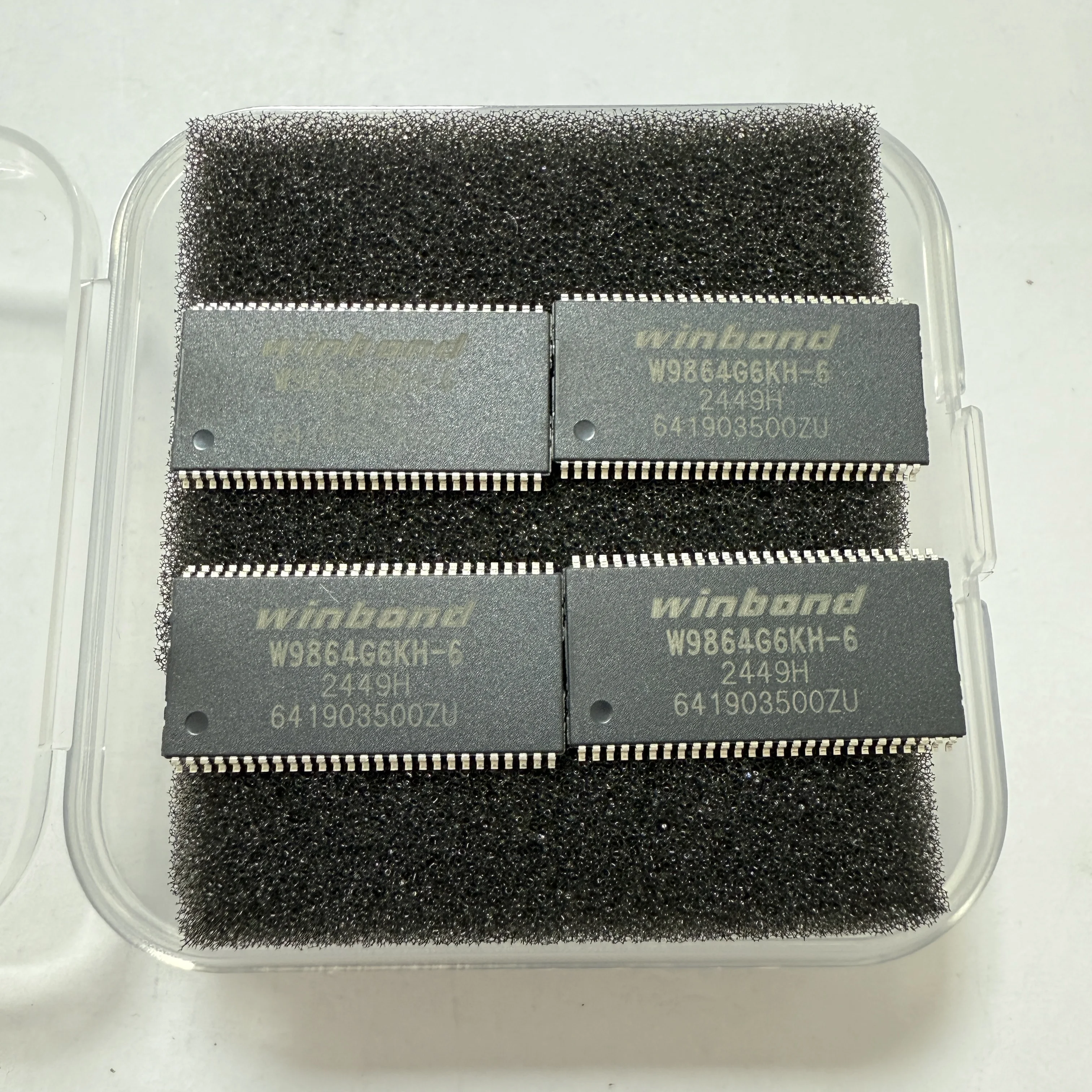 20 PÇS/LOTE W9864G6KH-6 (SDRAM)