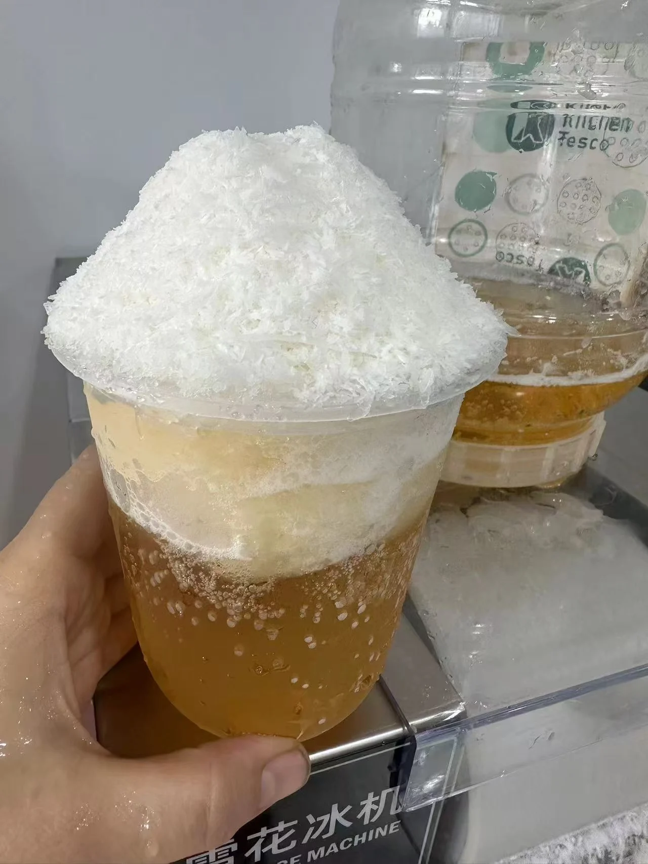 ماكينة حلاقة صغيرة للثلج ماكينة حلاقة أوروبا ماكينة صنع ندفة الثلج كوريا Bingsu ماكينة حلاقة الثلج ندفة الثلج 60 كجم/24 ساعة