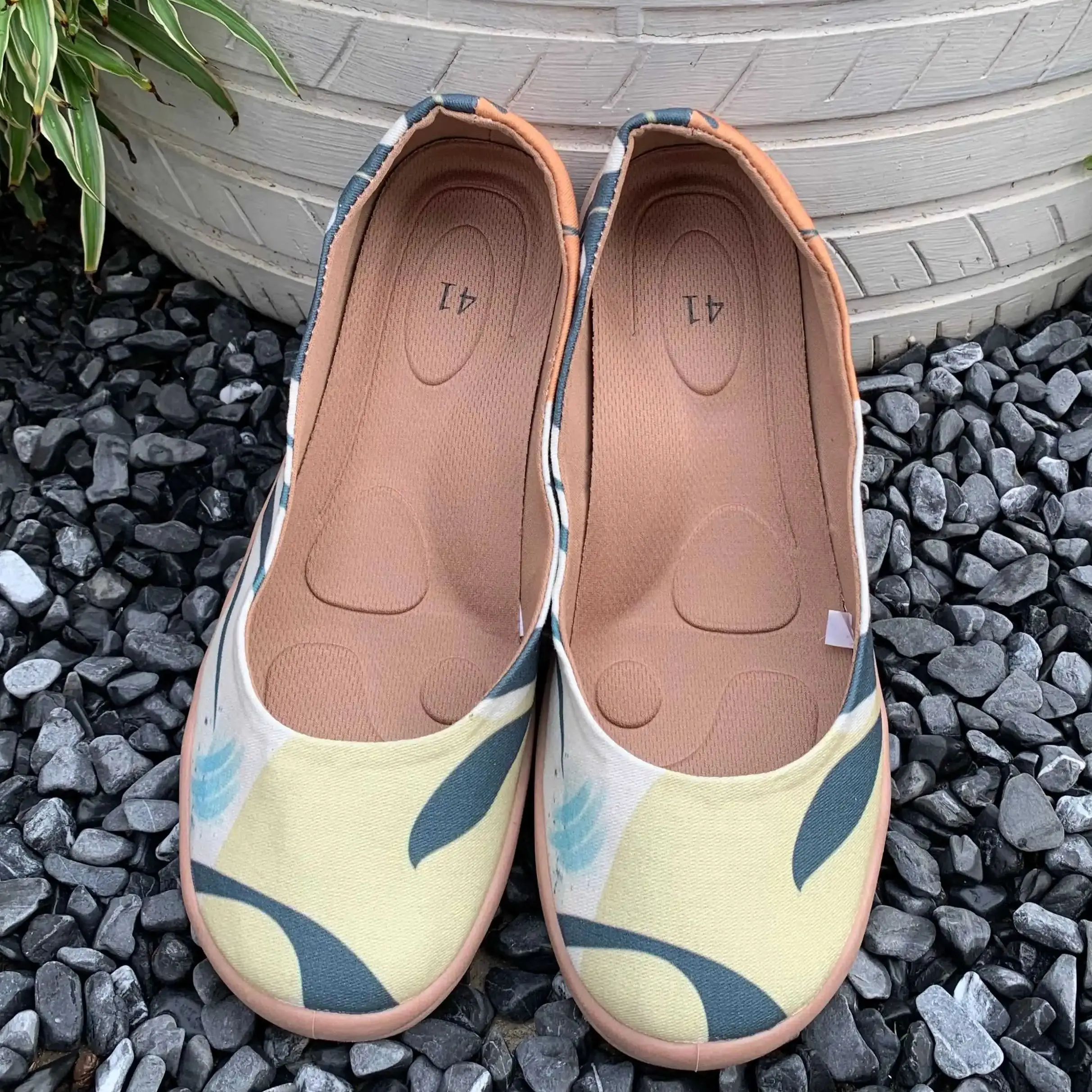 

2026 New Women's Floral Print Flat Shoes, Comfortable Soft Soles, Slip-On Style, Suitable for Middle-Aged and Elderly Mothers, Good Breathability
