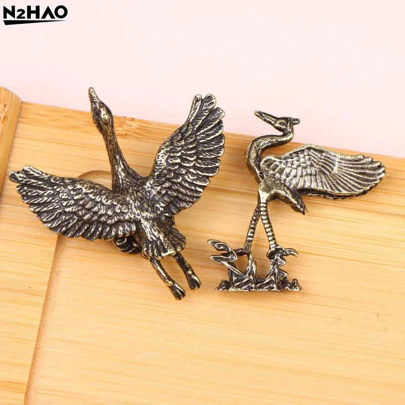 1PC Elegant Brass Flying Crane Figurine Vintage Style Animal Home Decor Office Gift Detailed Feather Comb Table Ornament Tea Pet
