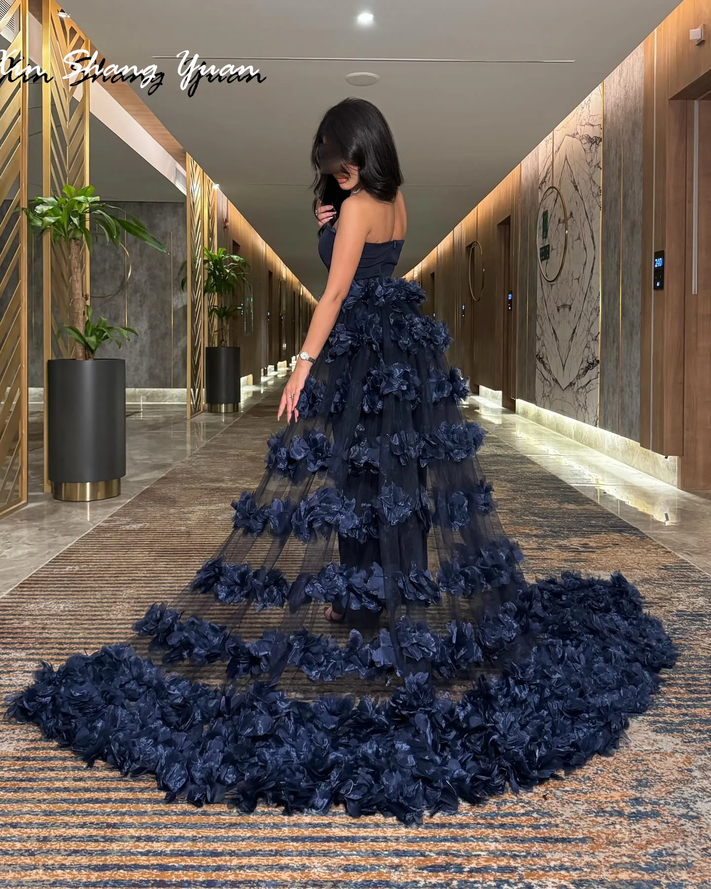 Customized Evening Dress Exquisite Jersey Strapless Sleeveless Prom Gowns Straight Panel Train Lace Appliques Party Dresses