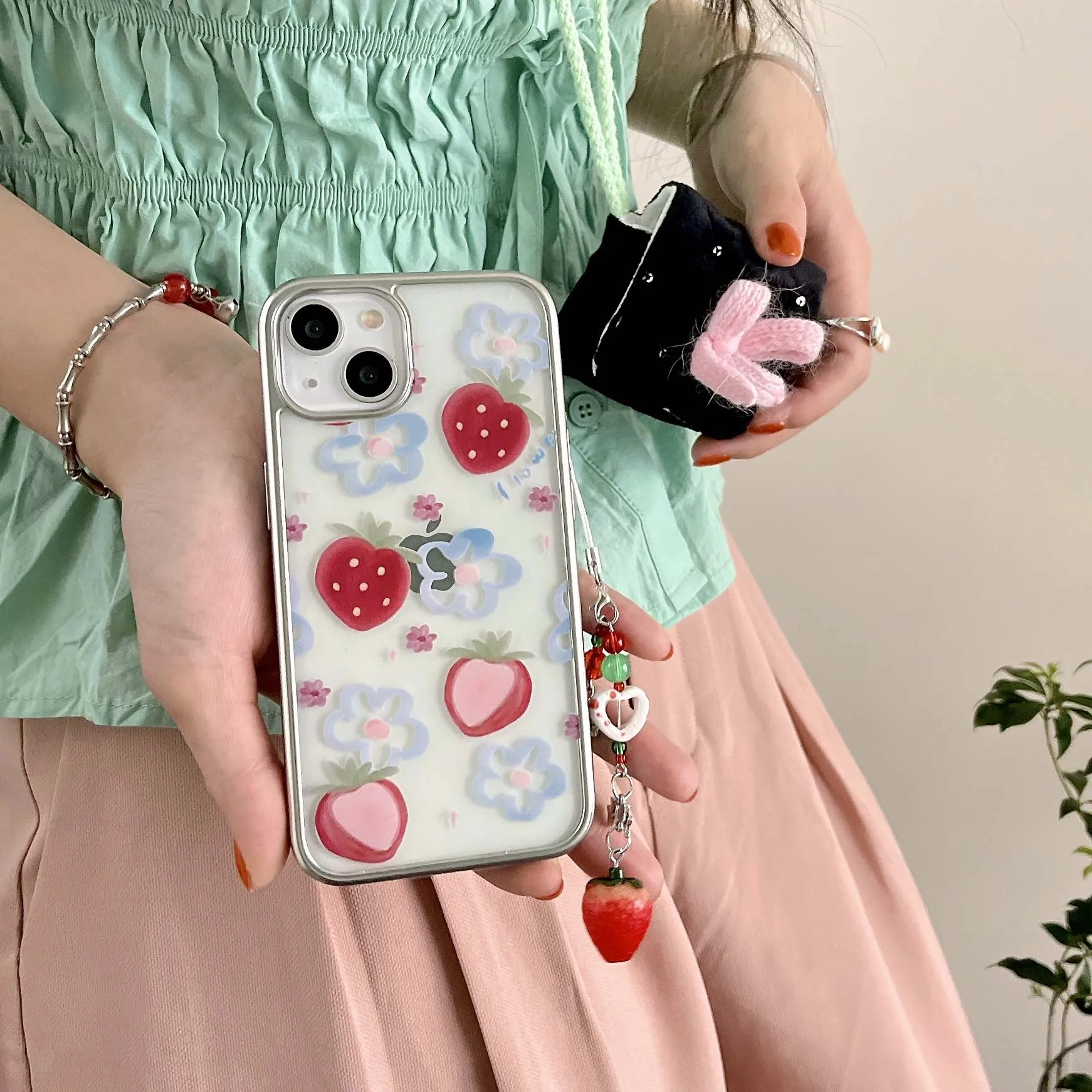 IPhone,12, 15 pro max,13pro max,インメッキカバー,青い花,果物,3D,イチゴ用のチェーンペインティングケース