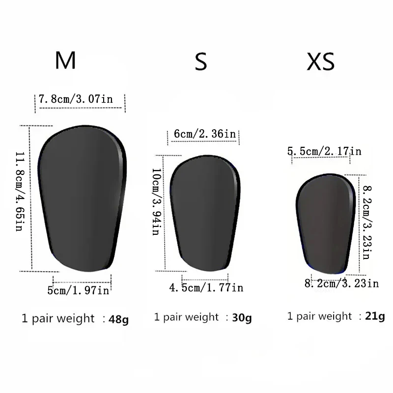 Пара мини-защитков для футбольных тренировок, используемых в качестве защитного снаряжения для голеней и ног.