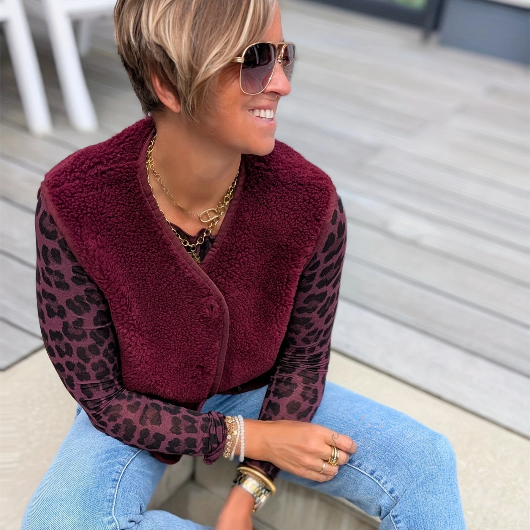 Women's Red Short Faux Lamb Fur Vest Leisure Losse Furry Jackets Single-breasted V Neck Plush Cardigans Winter Warm Fluffy Vests