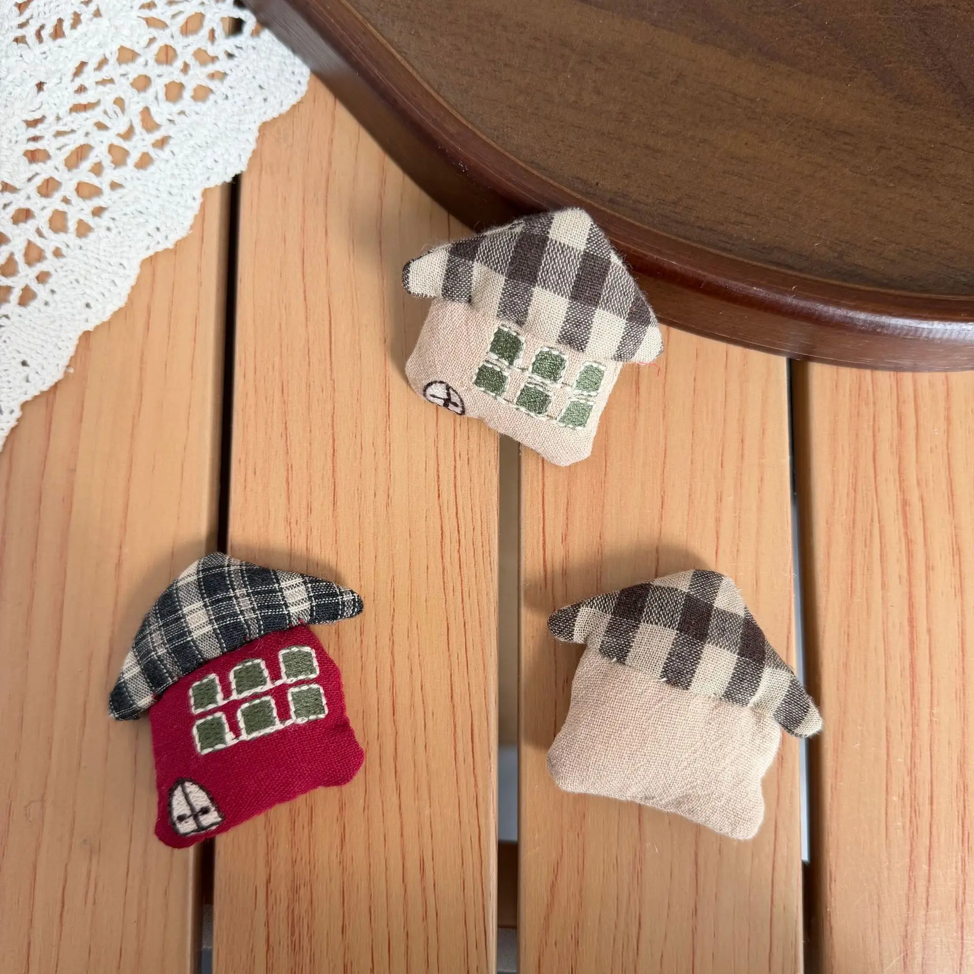 

Stuffed Cartoon House DIY Accessory for Kids Clothing Socks Shoes Hat Bag Pet Collar Hand Knit Embellishment Soft