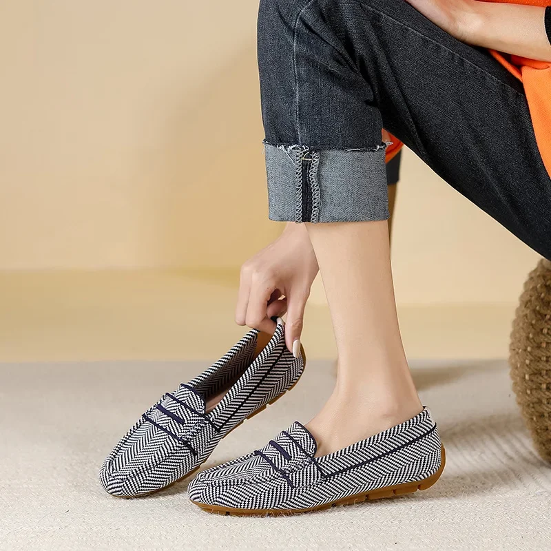 Large Size 34-43 Women\'s Flat Shoes Soft Sole Anti Slip Casual Bean Shoes 2023 New Knitted Woven Flats Shoes Slip on Loafers