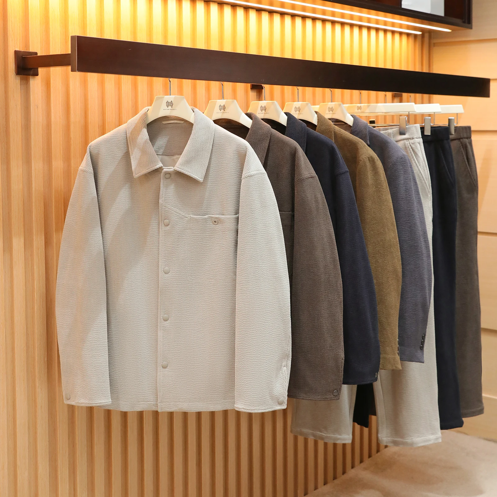 

Мужская повседневная куртка из вельвета в стиле ретро с отложным воротником, осень 2025, полиэстер, антиоксидант, стандартная длина, Doctor.Huang