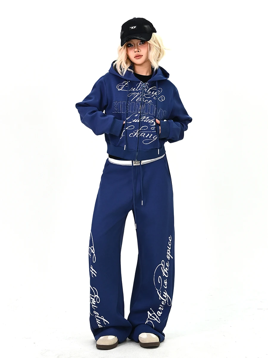 

Креативный спортивный комплект с надписями для женщин: весенний костюм 2026 в американском университетском стиле (куртка и брюки), повседневный модный комплект из двух предметов