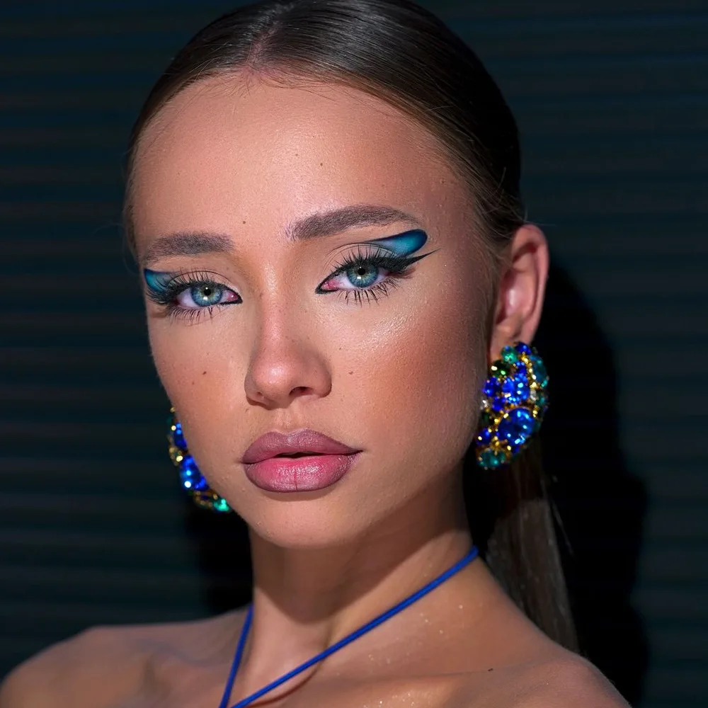 

Exaggerated Round Crystal Ear Clip No Piercing Jewelry Party Gift Elegant Blue Pink Rhinestone Goose Egg Clip Earrings for Women