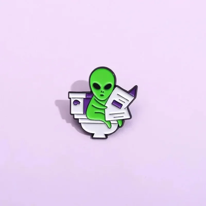 Novelty Lapel Pin Enamel Badge, Alien Reading Newspaper on Toilet & Chick Knife Animal Pattern, Cute Brooch Apparel Accessories