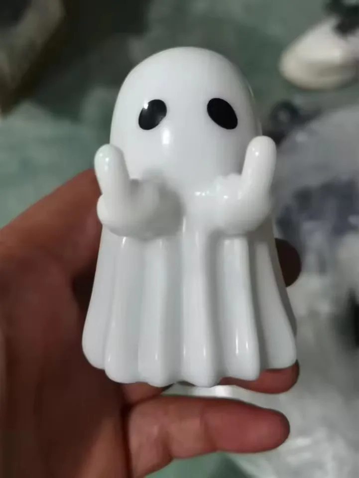 تمثال شبح لطيف بالإصبع الوسطى، تماثيل شبح صغيرة مخيفة، ديكورات منزلية للهالوين، ديكورات رف طاولة القهوة