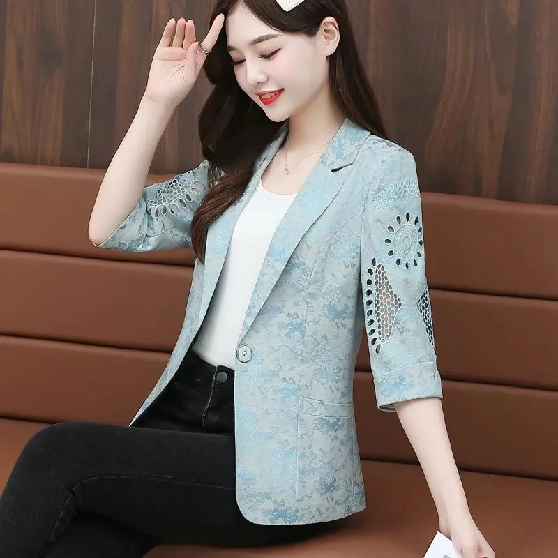 سترة صيفية أنثوية للترفيه 2025 للسيدات بأكمام سبع نقاط ملابس علوية للسيدات مقاس كبير 4XL معطف بدلة مجوف