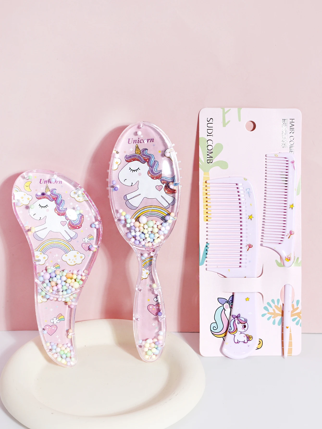 

Набор расчесок с героями мультфильмов из 4 предметов, укладка волос, эластичные зубцы расчески, подходят для любой текстуры волос, подарочный набор, специально для настоящих париков из волос