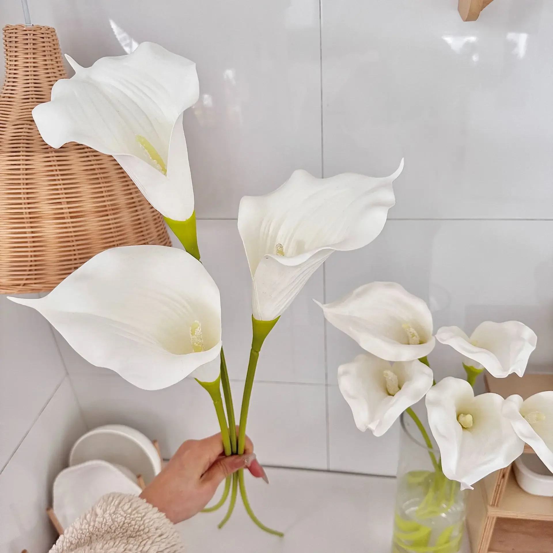 10 Stück künstliche weiße Calla-Lilien aus EVA, Brautstrauß, Hochzeitsdekoration, künstliche Calla-Blumen, Heimdekoration, Party-Tischdeko, Blumenarrangement – Detail 1