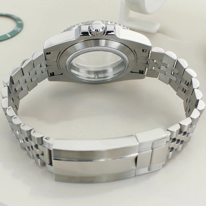 نموذج معدل لساعة NH35 316L من الفولاذ المقاوم للصدأ بتقويم زجاج الياقوت لمقرص 28.5 ملم