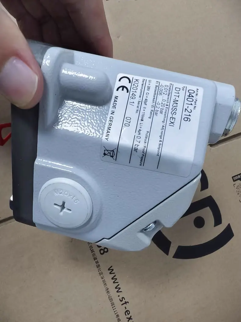 Brand new D1T-M3SS-EXI 0401-216  PRESSURE SWITCH One Year Warranty