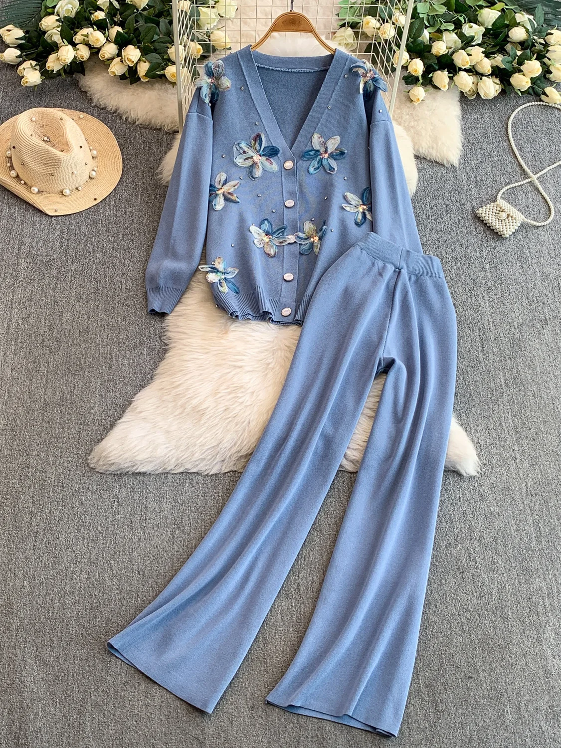 Setelan Dua Potong: Cardigan Rajut Kerah V Berhias Payet dan Patchwork, Celana Panjang Kaki Lebar Model High Waist yang Meniruskan Tubuh