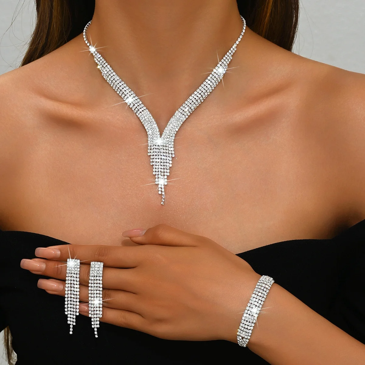 

2025 Minimalist Design New Geometric Rhinestone Necklace Earrings Bbracelet Long Tassel Jewelry Set For Women's Wedding Banquet