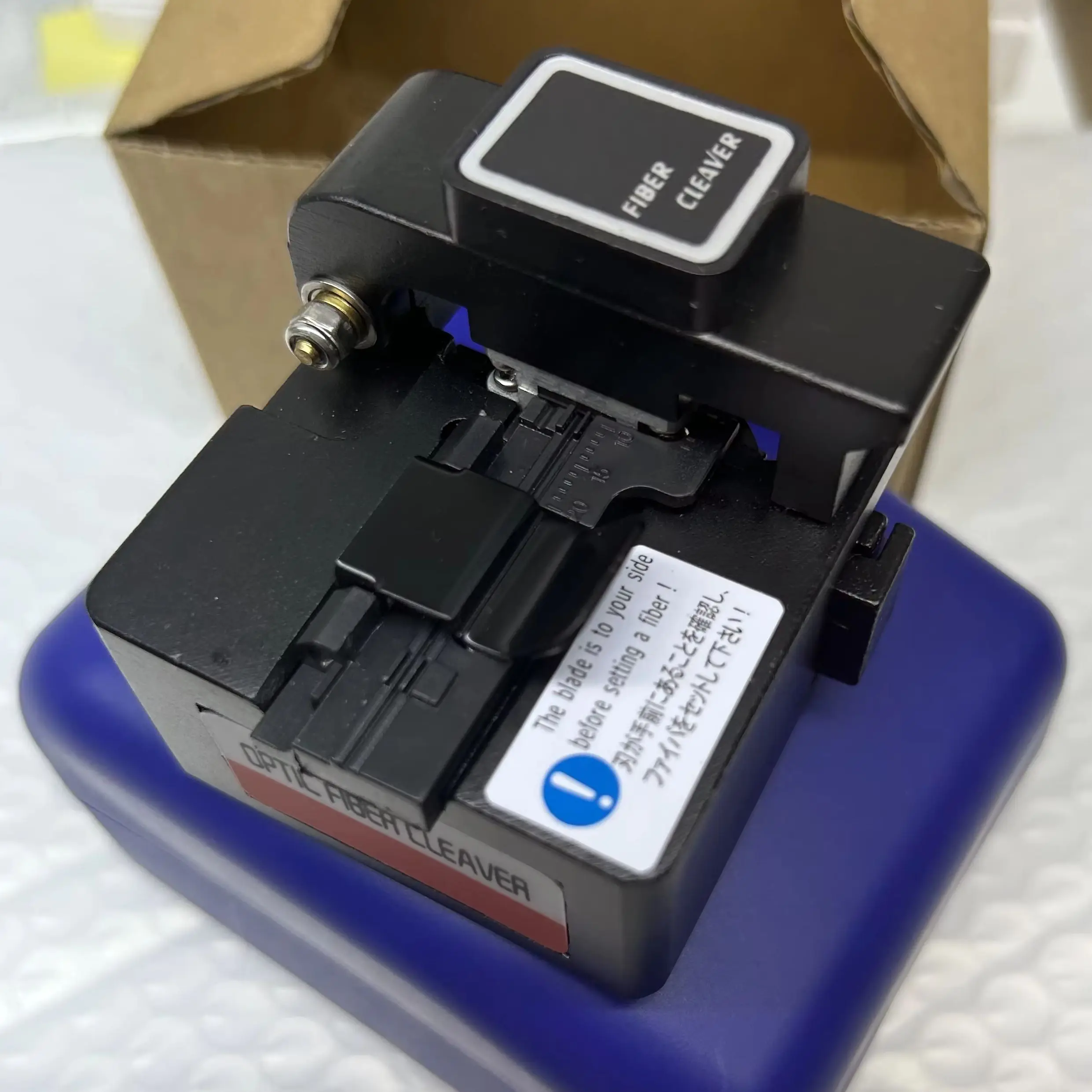 Handheld Optical Fiber Cleaver High Precision Fiber Cutter with Storage Box FTTH Splicing Tool